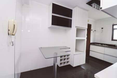 Apartamento à venda com 110m², 3 quartos e 2 vagas Apartamento à venda com 110m², 3 quartos e 2 vagasCozinha