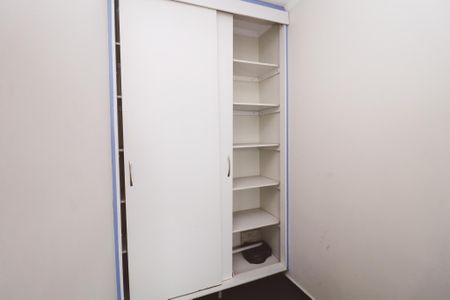 Apartamento à venda com 110m², 3 quartos e 2 vagas Apartamento à venda com 110m², 3 quartos e 2 vagasQuarto de Serviço