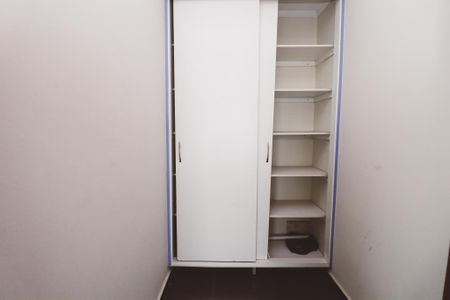 Apartamento à venda com 110m², 3 quartos e 2 vagas Apartamento à venda com 110m², 3 quartos e 2 vagasQuarto de Serviço