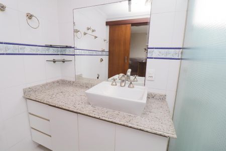 Apartamento à venda com 110m², 3 quartos e 2 vagas Apartamento à venda com 110m², 3 quartos e 2 vagasBanheiro da Suíte