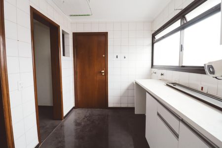 Apartamento à venda com 110m², 3 quartos e 2 vagas Apartamento à venda com 110m², 3 quartos e 2 vagasÁrea de Serviço