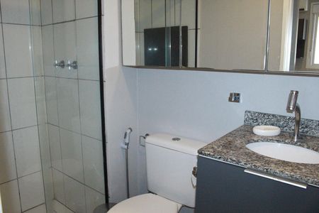 Banheiro social de apartamento para alugar com 1 quarto, 36m² em República, São Paulo
