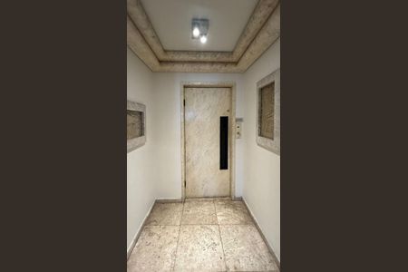 Apartamento à venda com 198m², 3 quartos e 3 vagas Apartamento à venda com 198m², 3 quartos e 3 vagasHall de entrada