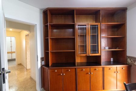 Apartamento à venda com 198m², 3 quartos e 3 vagas Apartamento à venda com 198m², 3 quartos e 3 vagasEscritório