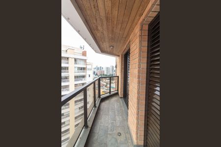 Apartamento à venda com 198m², 3 quartos e 3 vagas Apartamento à venda com 198m², 3 quartos e 3 vagasVaranda da Suíte 1