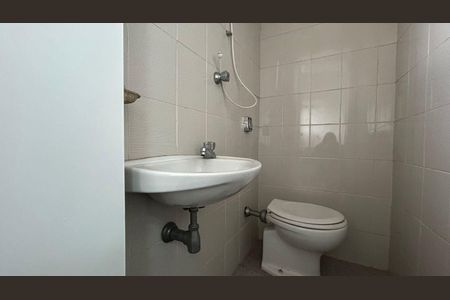 Apartamento à venda com 198m², 3 quartos e 3 vagas Apartamento à venda com 198m², 3 quartos e 3 vagasBanheiro de Serviço