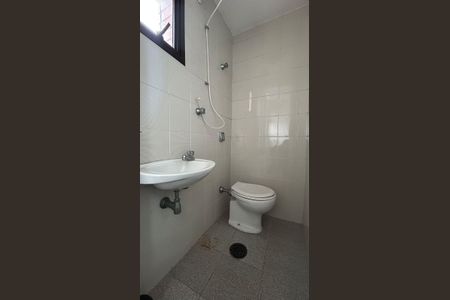 Apartamento à venda com 198m², 3 quartos e 3 vagas Apartamento à venda com 198m², 3 quartos e 3 vagasBanheiro de Serviço