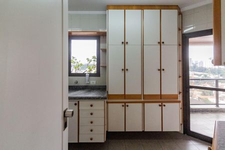 Apartamento à venda com 198m², 3 quartos e 3 vagas Apartamento à venda com 198m², 3 quartos e 3 vagasCozinha