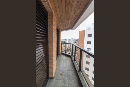 Apartamento à venda com 198m², 3 quartos e 3 vagas Apartamento à venda com 198m², 3 quartos e 3 vagasVaranda da Suíte 1