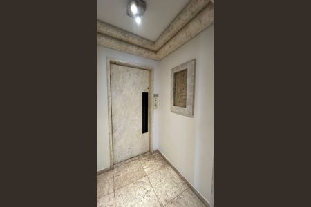 Apartamento à venda com 198m², 3 quartos e 3 vagas Apartamento à venda com 198m², 3 quartos e 3 vagasHall de entrada
