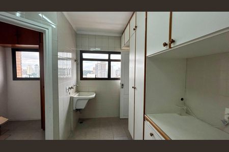 Apartamento à venda com 198m², 3 quartos e 3 vagas Apartamento à venda com 198m², 3 quartos e 3 vagasÁrea de Serviço