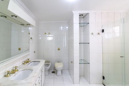 Apartamento à venda com 198m², 3 quartos e 3 vagas Apartamento à venda com 198m², 3 quartos e 3 vagasBanheiro Suíte 1