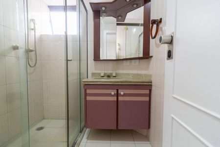 Apartamento à venda com 198m², 3 quartos e 3 vagas Apartamento à venda com 198m², 3 quartos e 3 vagasBanheiro Suíte 3