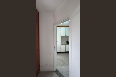 Apartamento à venda com 198m², 3 quartos e 3 vagas Apartamento à venda com 198m², 3 quartos e 3 vagasQuarto de Serviço