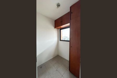 Apartamento à venda com 198m², 3 quartos e 3 vagas Apartamento à venda com 198m², 3 quartos e 3 vagasQuarto de Serviço