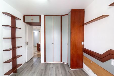 Apartamento à venda com 198m², 3 quartos e 3 vagas Apartamento à venda com 198m², 3 quartos e 3 vagasSuíte 2