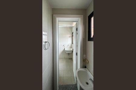 Apartamento à venda com 198m², 3 quartos e 3 vagas Apartamento à venda com 198m², 3 quartos e 3 vagasBanheiro de Serviço