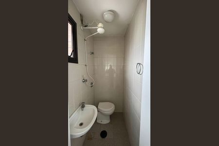 Apartamento à venda com 198m², 3 quartos e 3 vagas Apartamento à venda com 198m², 3 quartos e 3 vagasBanheiro de Serviço