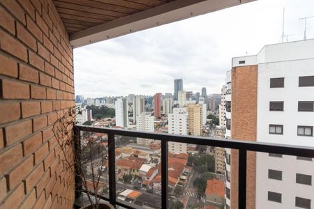 Apartamento à venda com 198m², 3 quartos e 3 vagas Apartamento à venda com 198m², 3 quartos e 3 vagasEscritório