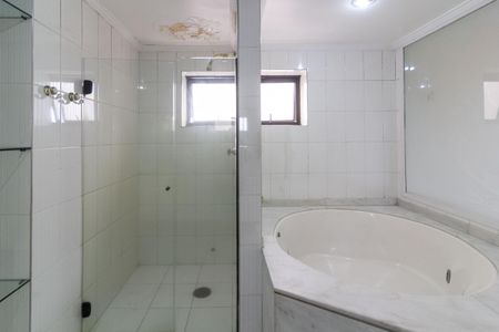 Apartamento à venda com 198m², 3 quartos e 3 vagas Apartamento à venda com 198m², 3 quartos e 3 vagasBanheiro Suíte 1