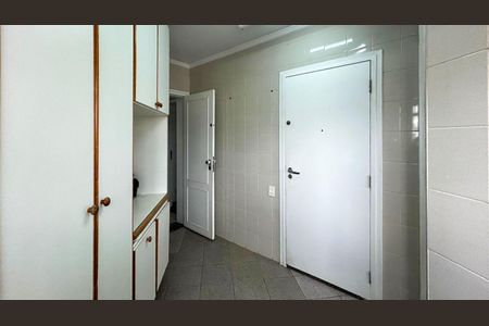 Apartamento à venda com 198m², 3 quartos e 3 vagas Apartamento à venda com 198m², 3 quartos e 3 vagasÁrea de Serviço