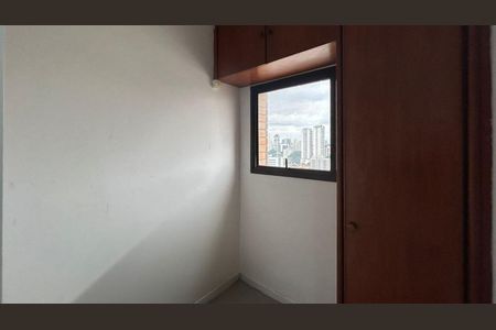 Apartamento à venda com 198m², 3 quartos e 3 vagas Apartamento à venda com 198m², 3 quartos e 3 vagasQuarto de Serviço