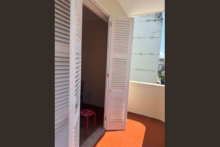 Apartamento para alugar com 189m², 3 quartos e sem vaga Apartamento para alugar com 189m², 3 quartos e sem vagaVaranda