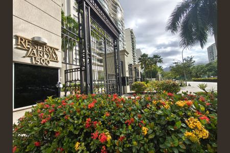 Apartamento à venda com 75m², 2 quartos e 1 vagaFachada