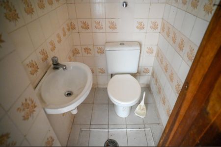 Casa à venda com 180m², 4 quartos e 2 vagas Casa à venda com 180m², 4 quartos e 2 vagasBanheiro de Serviço