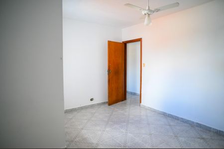 Casa à venda com 180m², 4 quartos e 2 vagas Casa à venda com 180m², 4 quartos e 2 vagasQuarto 2