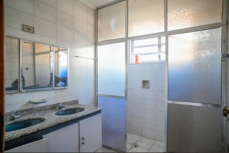 Casa à venda com 180m², 4 quartos e 2 vagas Casa à venda com 180m², 4 quartos e 2 vagasBanheiro Social