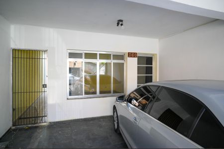 Casa à venda com 180m², 4 quartos e 2 vagas Casa à venda com 180m², 4 quartos e 2 vagasGaragem