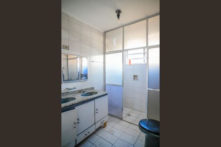 Casa à venda com 180m², 4 quartos e 2 vagas Casa à venda com 180m², 4 quartos e 2 vagasBanheiro Social