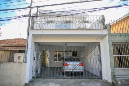 Casa à venda com 180m², 4 quartos e 2 vagas Casa à venda com 180m², 4 quartos e 2 vagasFachada