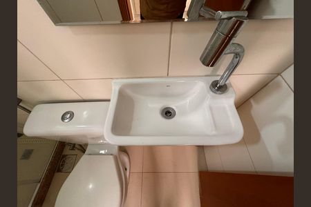 Apartamento para alugar com 125m², 4 quartos e 2 vagas Apartamento para alugar com 125m², 4 quartos e 2 vagasCozinha e Área de Serviço - Banheiro