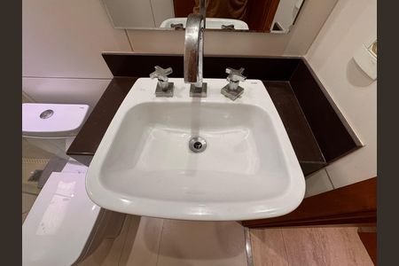Apartamento para alugar com 125m², 4 quartos e 2 vagas Apartamento para alugar com 125m², 4 quartos e 2 vagasBanheiro da Suíte
