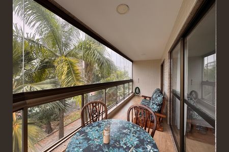 Apartamento para alugar com 125m², 4 quartos e 2 vagas Apartamento para alugar com 125m², 4 quartos e 2 vagasVaranda