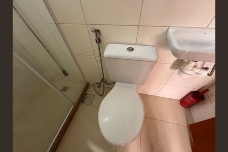 Apartamento para alugar com 125m², 4 quartos e 2 vagas Apartamento para alugar com 125m², 4 quartos e 2 vagasCozinha e Área de Serviço - Banheiro