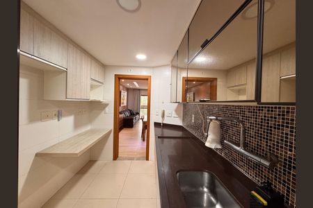 Apartamento para alugar com 125m², 4 quartos e 2 vagas Apartamento para alugar com 125m², 4 quartos e 2 vagasCozinha e Área de Serviço