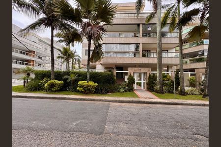 Apartamento para alugar com 125m², 4 quartos e 2 vagas Apartamento para alugar com 125m², 4 quartos e 2 vagasFachada