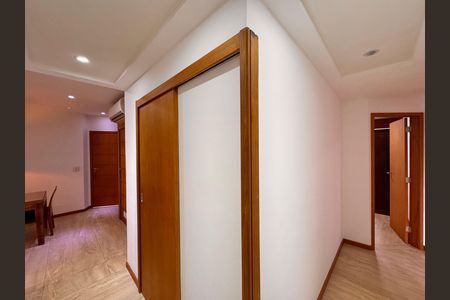 Apartamento para alugar com 125m², 4 quartos e 2 vagas Apartamento para alugar com 125m², 4 quartos e 2 vagasCorredor