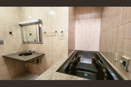 Casa à venda com 128m², 2 quartos e 2 vagas Casa à venda com 128m², 2 quartos e 2 vagasBanheiro