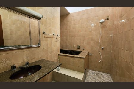 Casa à venda com 128m², 2 quartos e 2 vagas Casa à venda com 128m², 2 quartos e 2 vagasBanheiro