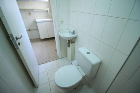 Apartamento para alugar com 124m², 3 quartos e 2 vagas Apartamento para alugar com 124m², 3 quartos e 2 vagasBanheiro de Serviço