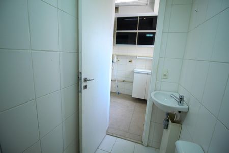 Apartamento para alugar com 124m², 3 quartos e 2 vagas Apartamento para alugar com 124m², 3 quartos e 2 vagasBanheiro de Serviço