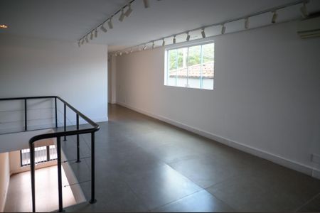 Casa para alugar com 261m², 3 quartos e 2 vagasSuíte