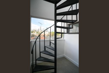 Casa para alugar com 261m², 3 quartos e 2 vagasEscada