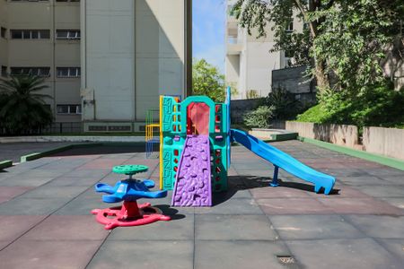 Apartamento para alugar com 57m², 2 quartos e 1 vaga Apartamento para alugar com 57m², 2 quartos e 1 vagaÁrea comum - Playground