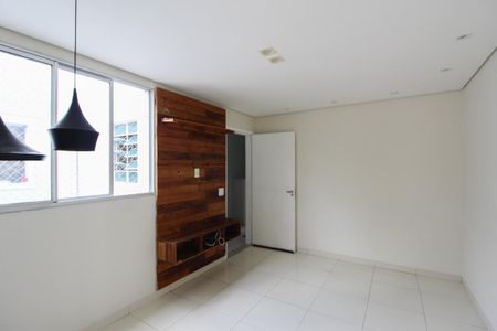 Sala de apartamento para alugar com 2 quartos, 45m² em Planalto, Belo Horizonte
