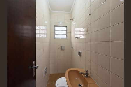 Casa para alugar com 220m², 3 quartos e 2 vagas Casa para alugar com 220m², 3 quartos e 2 vagasBanheiro de serviço